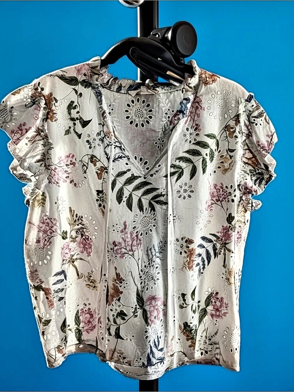 Solitaire Floral Eyelet Blouse in White & Pink Size XL